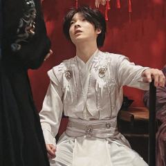 “九尺高台睨天下,情动一人悯四界。”
📍本场演绎人员: