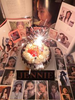 Jennie生日快乐🎂
°ʚ𝙃𝙖𝙥𝙥𝙮 𝙗𝙞