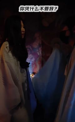 “我们之间隔着千重万险,可是初弦,爱能抵万难。”
📒三刷璃