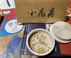 打什么本还可以吃十菜一汤一烤鸡一果盘啊！汗青真的是一个很神奇