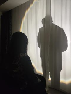 “我平静的失控着,虚无地贪恋着曾经拥有过的你。”
体验剧本