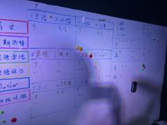 “谁能拒绝铁皮罐头呢。”
《圆桌战纪:无冕之王》算是市面上