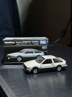 经典中的经典，AE86，这款是现实生活中的车型，没有头文字D