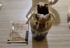 挂耳之旅第三包
口感还可以，比较顺滑。入口有柑橙的微酸感，尾