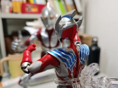 高达40厘米的新奥,虽然很多评测说第一次拿到感觉十分震撼,但