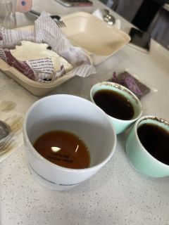跟基友相约咖啡店 请熟悉的咖啡师小姐姐帮冲的第二支豆子
依然