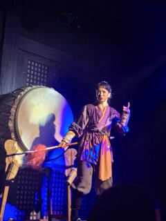 新年开年第一天必须得来看喜剧。选择蜀道三这个题材肯定有一些“