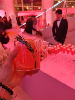 🌟剧情亮点
该剧忠实地呈现了维克多·雨果的原著,将15世纪