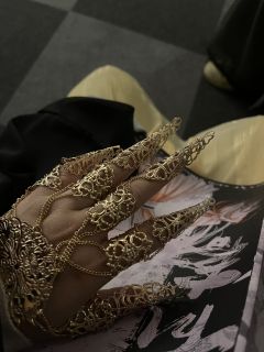 因为名字叫“乱春”，我倒要看看它有多乱！

店铺：龙传
演职