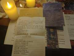 离人心上月，盼尔伴余年。好想成为陪伴你，陪伴你们的月亮，团团