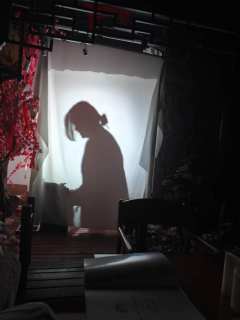 离人心上月，盼尔伴余年。好想成为陪伴你，陪伴你们的月亮，团团