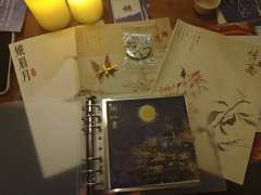 离人心上月，盼尔伴余年。好想成为陪伴你，陪伴你们的月亮，团团