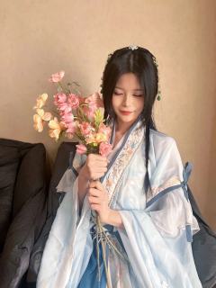 如一,我答应你,
要有始终选择正义的勇气。
春游,你看师傅是