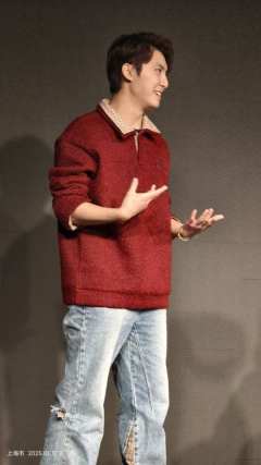 地点：上海中心B1·混知小剧场
内容：漫才，sketch，即