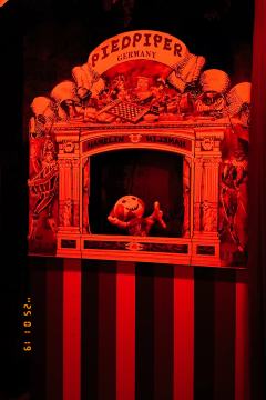 「🪈花衣魔笛手」
“你们,相信上帝吗⛪️”