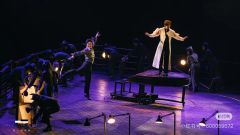 音乐剧《海上钢琴师》
🎬舞台布置
一进入剧场就看到巨轮呈现