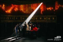 音乐剧《海上钢琴师》
🎬舞台布置
一进入剧场就看到巨轮呈现