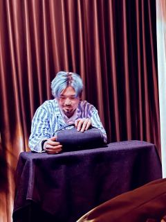 桑梓之地，父母之邦。

七十二海里，四十年风雨。

阻断了归