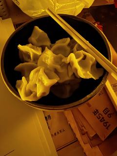 桑梓之地，父母之邦。

七十二海里，四十年风雨。

阻断了归