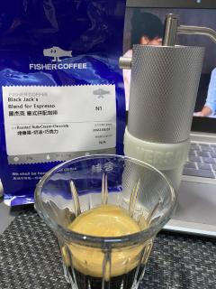 端了苦咖大窝。
风味描述：烤榛果 奶油 巧克力
个人感受：首