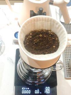 打开看豆子我已经开始绝望了，深烘的炭黑色，看信息是个甜度不高