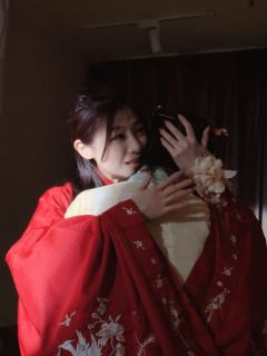 一枝先破玉溪春。
更无花态度,全有雪精神。
店铺:9527