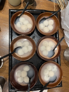 很可惜,这次我们明明已经爬上了山顶,却没能看到日出。光影从指