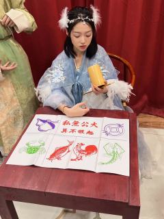 往后,
公主不能再喊颂安了,
要记得喊来人。
店家:剧芒
