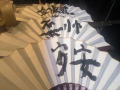 剑客与将军,注定孤独转身。
就让我贪心,再为你捞一次月亮。