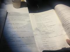 剑客与将军,注定孤独转身。
就让我贪心,再为你捞一次月亮。