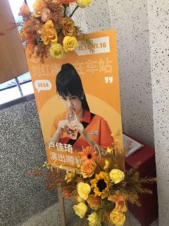 首先天美剧场又偏又小又闷，连卫生间都好破旧，但“我和刘红梅在