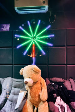      「🧸✨🪄无名女尸」

“那一瞬间，绚烂烟花鸣绽
