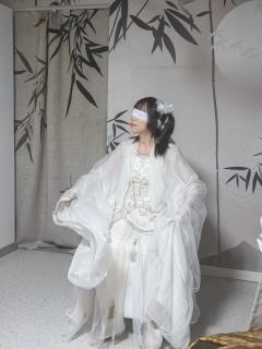 省流: 文笔糟糕，剧情生硬老套，人物形象大多扁平无弧光，所谓