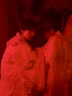 -“你敢同我万劫不复吗?”
-“有何不敢?”
体验角色:月寒