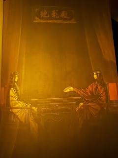 几阵惊风乍起,纷乱一场暖春。
高台上,看客赏尽世间悲喜,
