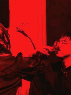 牧神午后——换青自设服搭
如果你爱我,那请杀死我;如果你恨我