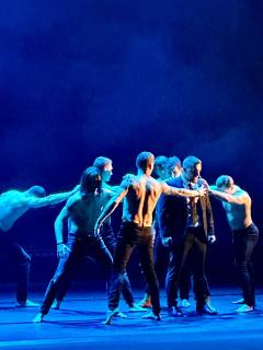 俄罗斯型男带来的一场梦幻水舞盛宴
这场WetMen•俄罗斯水