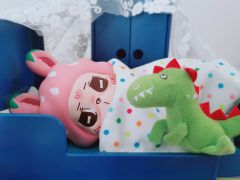 【好梦记】—草莓:“小恐龙…我怕黑,我不敢睡”。小恐龙:“不