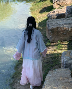 我宣布我心里的汉服甜妹天花板 ～兔兔不吃桃
粉蓝色的配色 ，