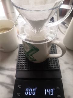 中深度烘焙的曼特宁。
★粉重：约15克；
★比例：一比十五；