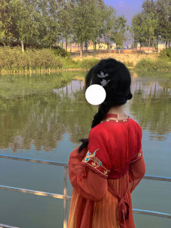 记录和朋友第一卖花
教师节我们周围花店招人去卖花 ，然后我和
