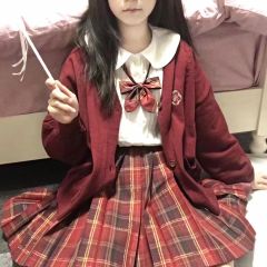 小裙子是白夜颂歌～很圣诞的一条小裙子有带金线🎄
我：158