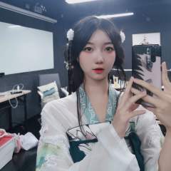 「般若」两片式是时代的眼泪了，但我依旧为它的美貌所折服。像是