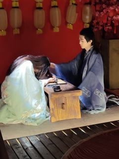 面朝沧澜,背靠封天。
明穗这一生,不负封天,有恩沧澜。
“太