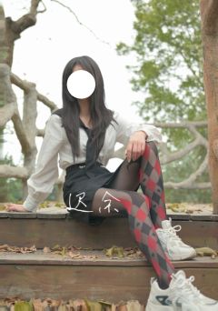 第一眼看到这条袜的设计就爱了! 我本来想要白色的,但是它是颜