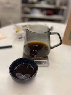 接下来这支是肯尼亚r11豆种的日晒处理
肯尼亚的传统日晒是很