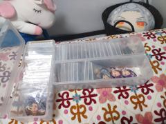因为在南方怕生锈,吧唧一般是套镭射袋,再放进自封袋里然后加个