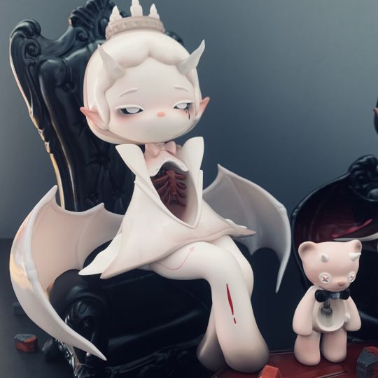 恶魔_____听到这两字便会让人充满敬畏这两只恶魔降临人间不是为了带来灾难而是为了找寻遗失在人间的“真心”请问，你们有看到她们的真心嘛？