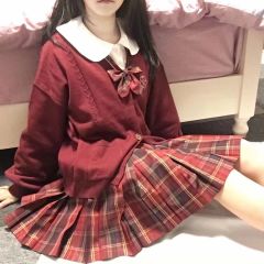 小裙子是白夜颂歌～很圣诞的一条小裙子有带金线🎄
我：158