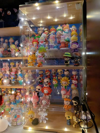 娃还是分系列放一起最好看💕就算有雷款，同系列一起氛围感也有了～